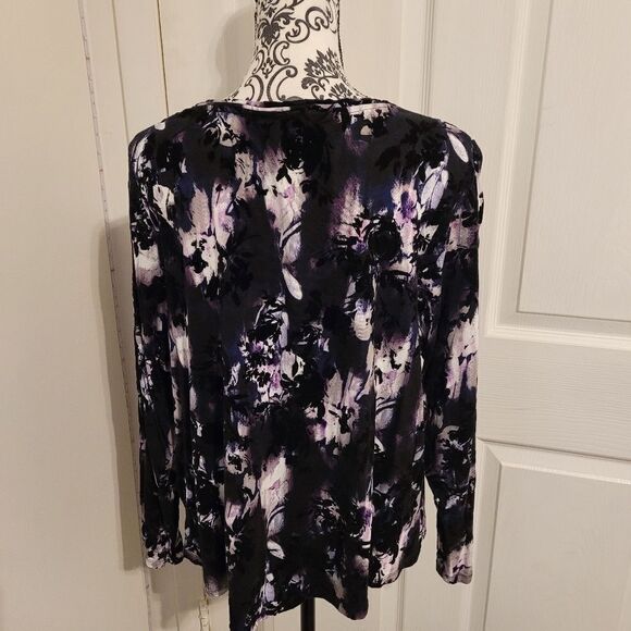 Simply Vera Wang velvet floral top - Picture 3 of 6